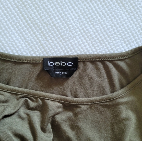 bebe Ivy Green💚 Top w/Cutout✂️ Sleeve Detail-NWT - Picture 4 of 14